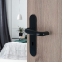 Poignée de porte intérieure en nylon noir sur plaque Clé L entraxe adaptable 165 à 195 mm, TUBULAIRE