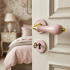 Poignée de porte intérieure sur rosace ronde en porcelaine rose avec rosaces de porte Clé L, Coude laiton poli, LIZON